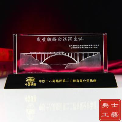 凝固的跨越 上海市橋梁隧道通車紀(jì)念水晶內(nèi)雕禮品設(shè)計(jì)藝術(shù)